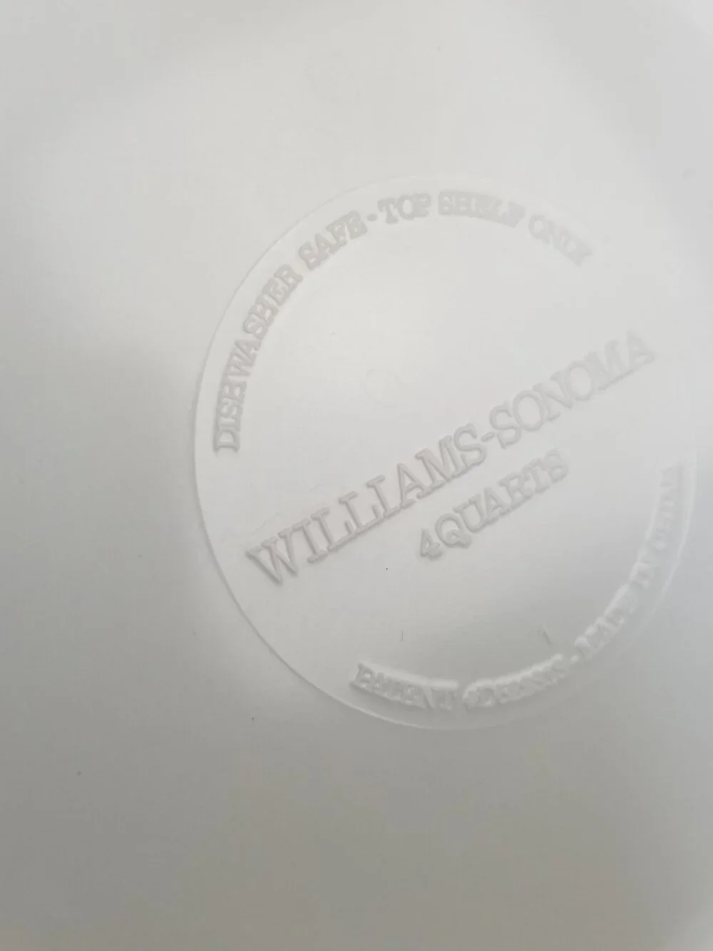 Williams Sonoma White Melamine Bowl with Spout 4 QT Mixing Batter Bowl